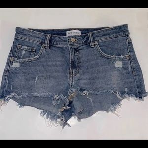 ZARA Jean Shorts 
Size USA 06 EUR 38 MEX 28 

NWOT